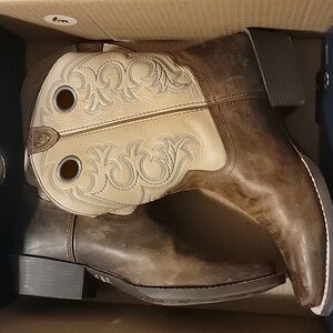 Youth size 5 boys Ariat boots